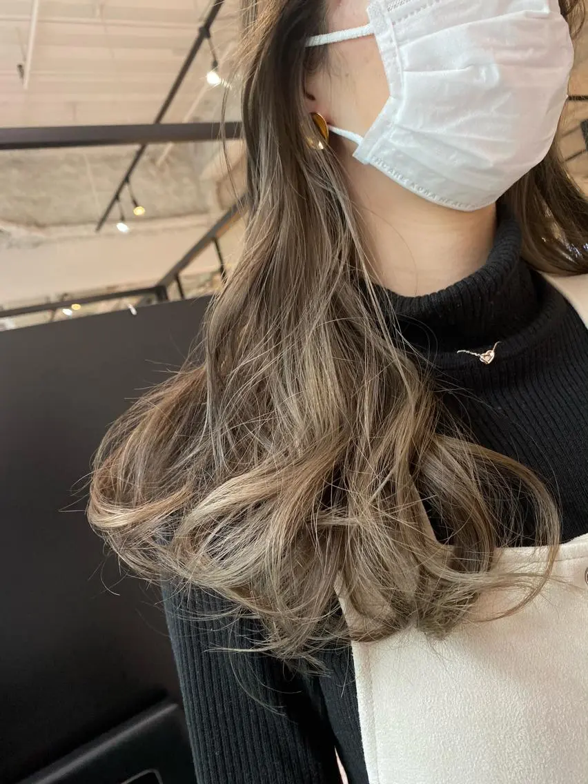 ロング カラー バレイヤージュ ベージュカラー ブリーチ ケアブリーチ デザインカラー カット ヘアカラー ハイトーンヘア/ 島崎　タクミのヘアスタイル