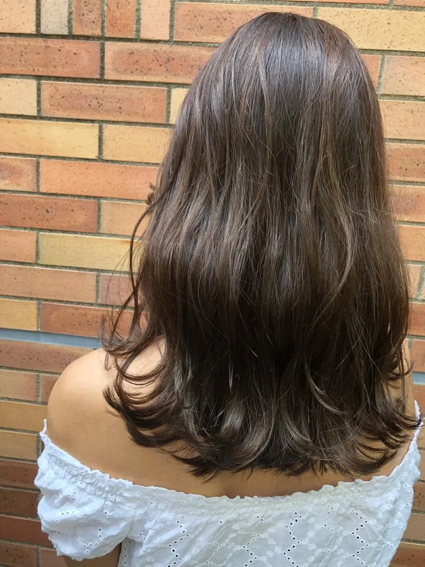 セミロング カラー ヘアアレンジ ベージュカラー ハイライトカラー ハイライト 透明感カラー🤎 ゆりのヘアスタイル