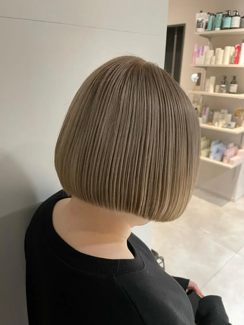 ショート カラー ブリーチ👩🦳/ ✂︎MANAMIのヘアスタイル