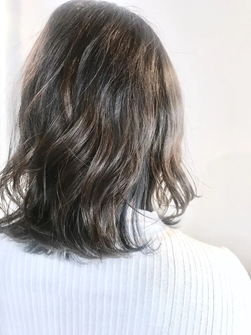 ミディアム カラー ブルーカラー シルバー 女性専用サロン 【中崎町】ゆきみのヘアスタイル
