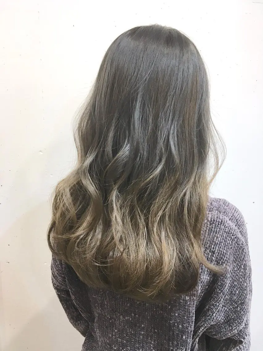 ロング カラー ブリーチ グラデーションカラー グレージュ ブリーチなしカラー yoshi ☆のヘアスタイル