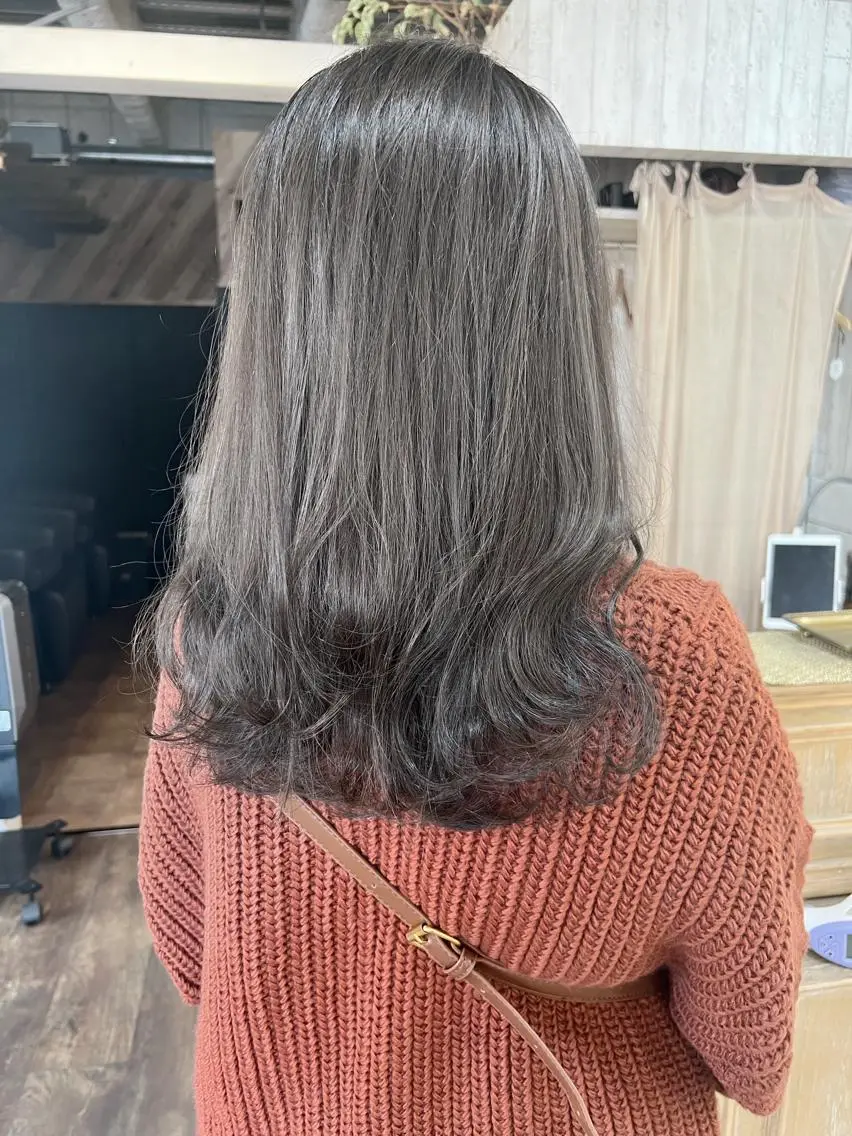 セミロング ボブ ハイライト 髪質改善 小顔カット トリートメント 初めてでも失敗しない 透明感カラー　Miiのヘアスタイル