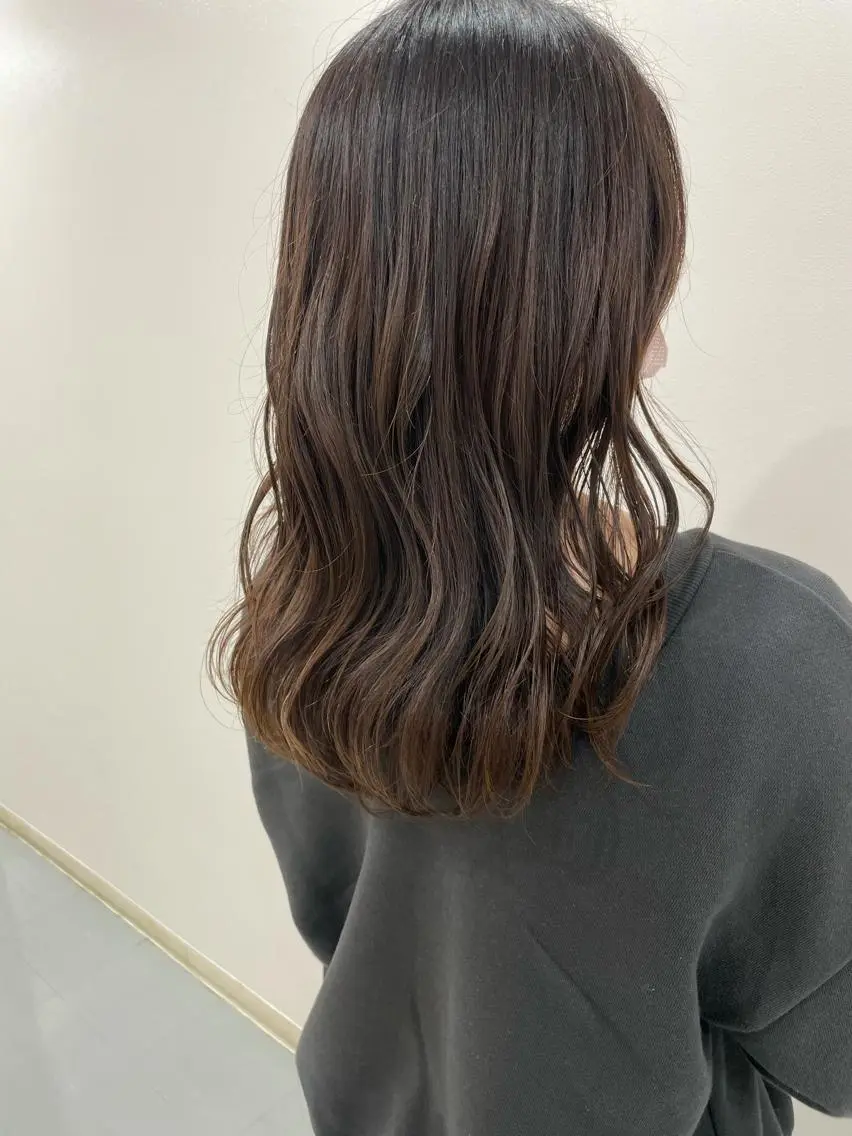 セミロング akane .のヘアスタイル