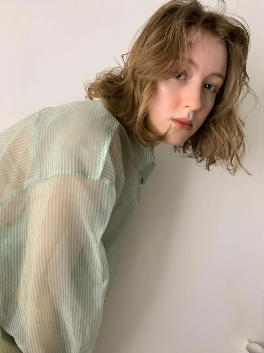 カラー サトウ ナナのヘアスタイル