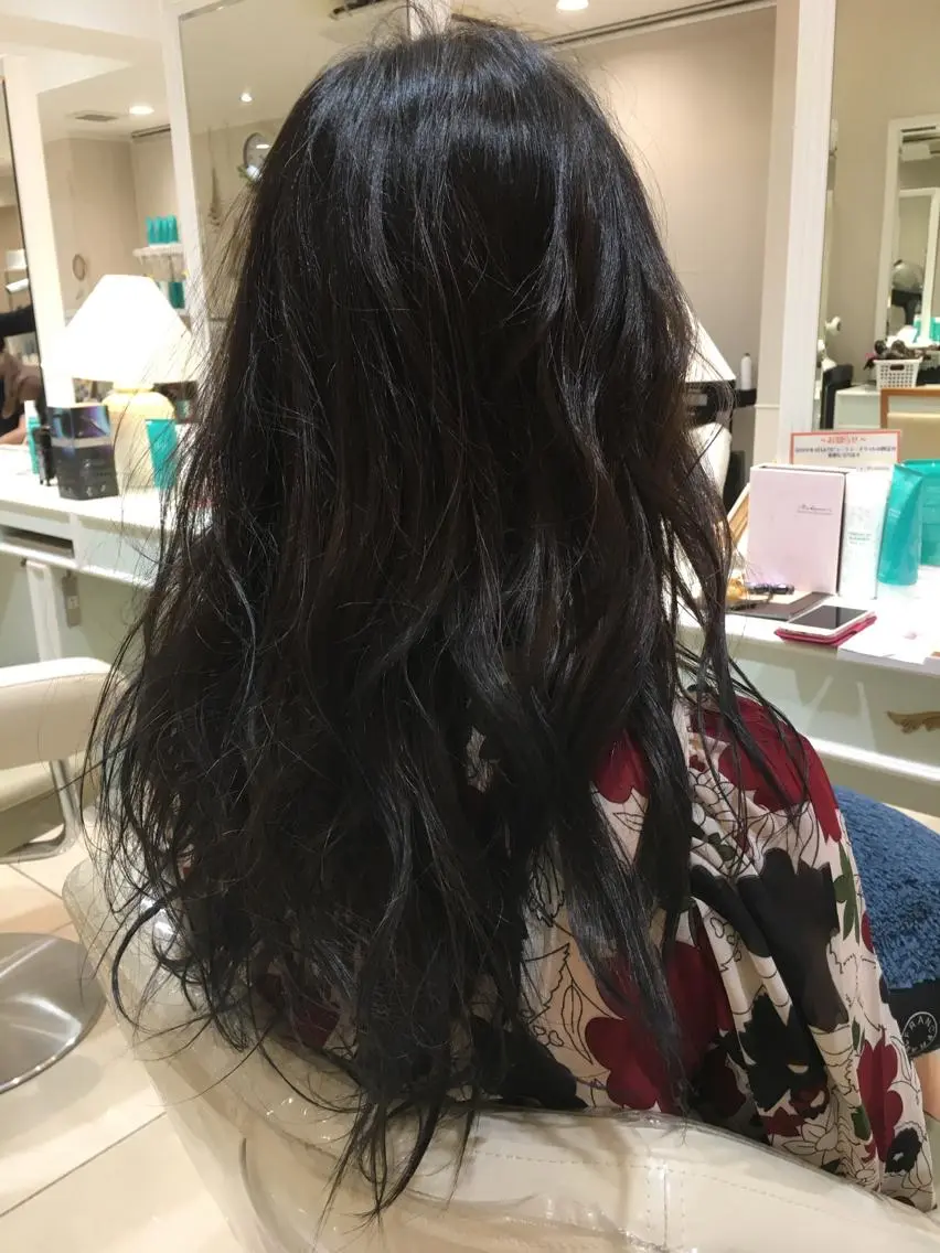 セミロング カラー 黒髪 ブルーカラー ブルージュ ヘアカラー トリートメント ハイトーン/ブリーチ 山崎　悠次のヘアスタイル