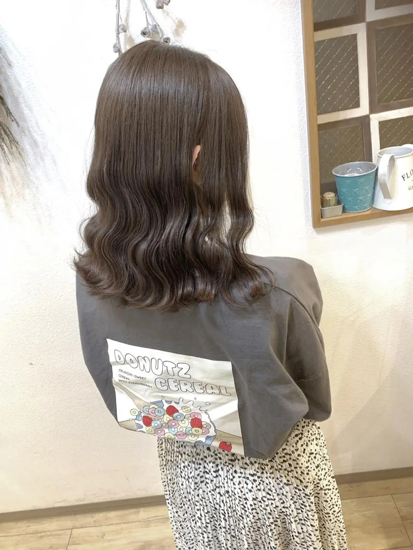 セミロング カラー ショートボブ アッシュ ハイライトカラー インナーカラー ラベンダーカラー トレンドパーマ 加藤菜月のヘアスタイル