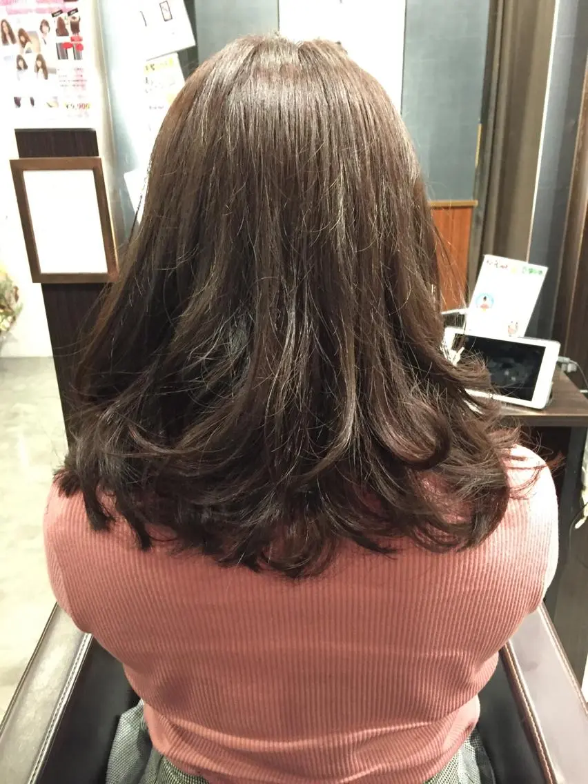 セミロング 金澤 愛のヘアスタイル