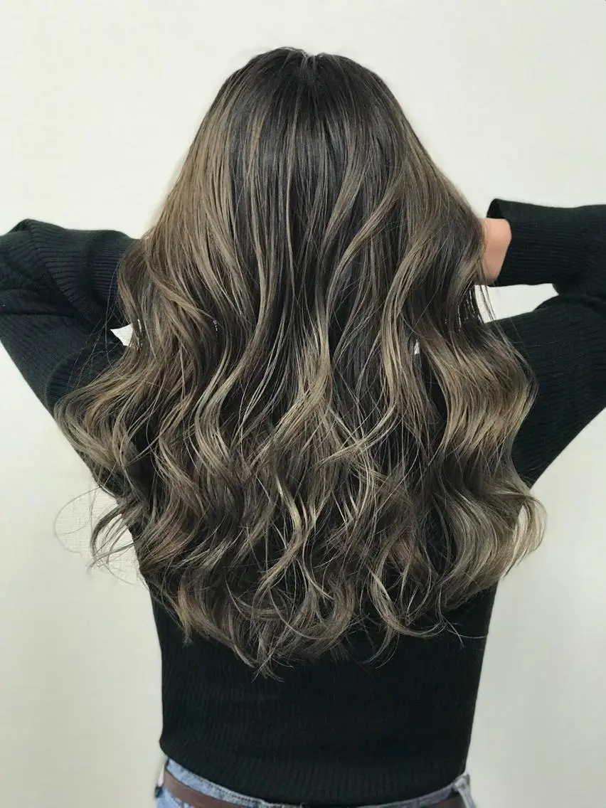 ロング ハイライト レイヤーカット 下條 真のヘアスタイル