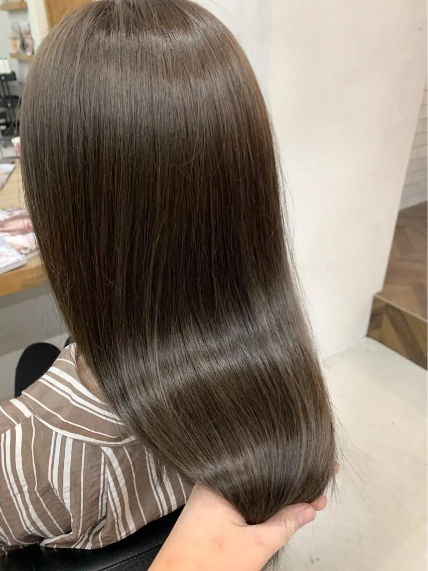 セミロング カラー イルミナカラー カット ヘアカラー 難波 茜のヘアスタイル