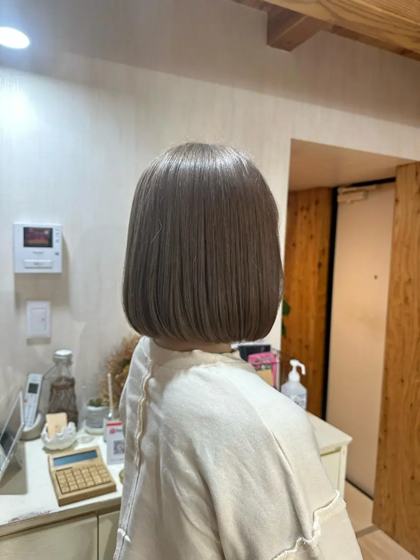 ミディアム カラー 伊藤 友香のヘアスタイル