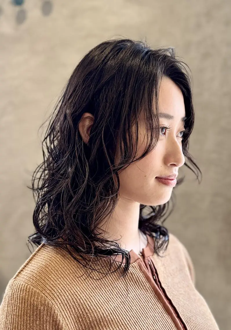ミディアム パーマ ブリーチなしWカラー 🌷宮部楓奈のヘアスタイル