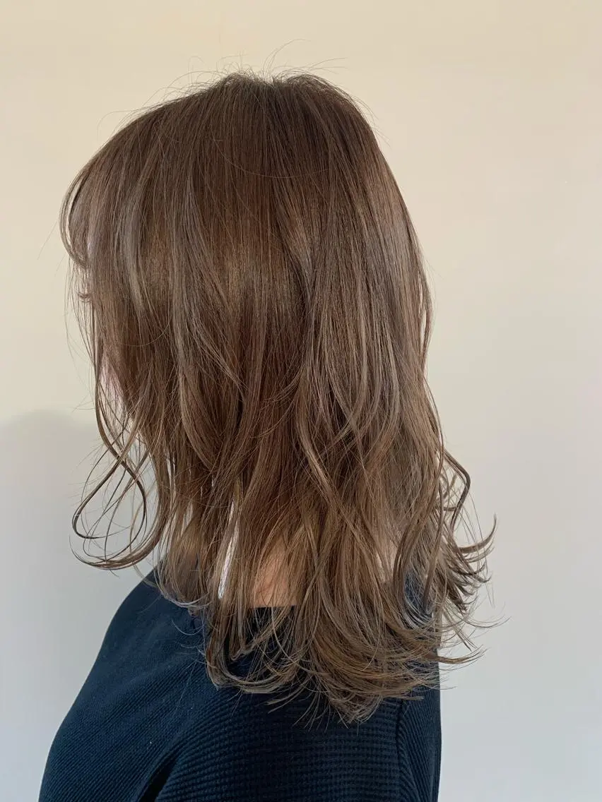 セミロング カラー パーマ ヘアアレンジ ベージュカラー ブリーチ ミルクティーベージュ 加藤 綾華のヘアスタイル