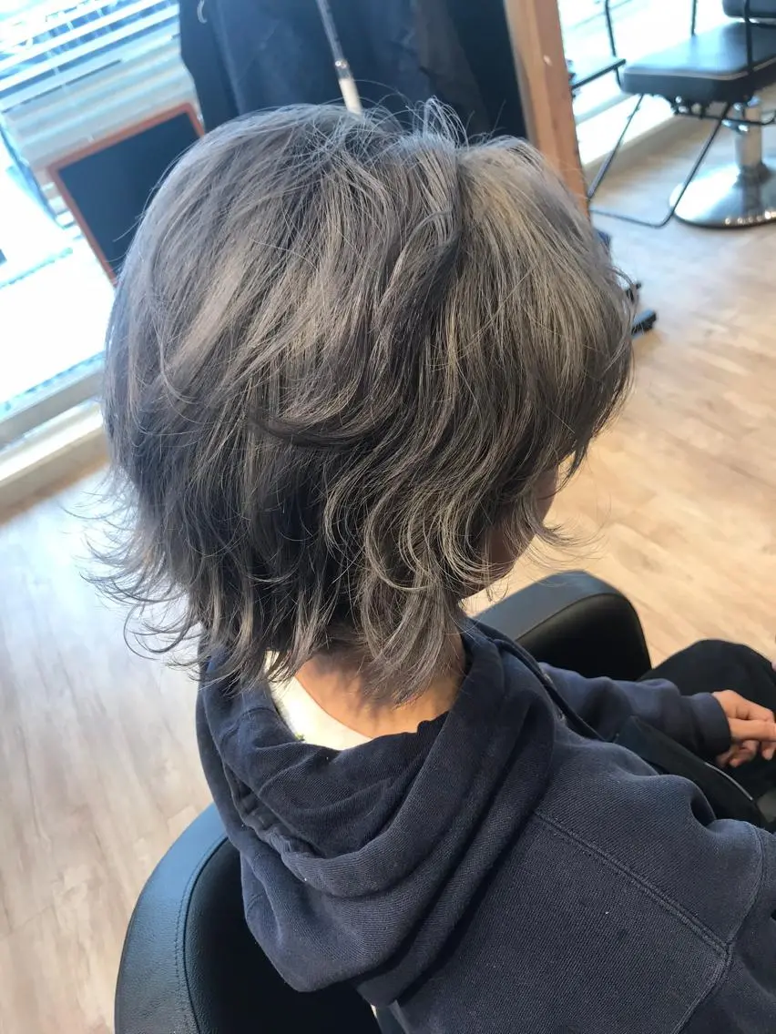 ショート カラー シルバー ヘアカラー 大久保 隆蔵のヘアスタイル