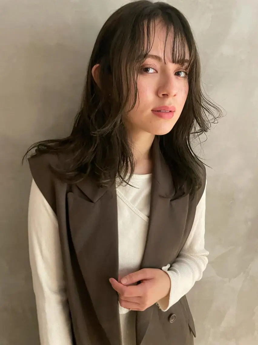 ミディアム カラー 大人girly🛋️ 🤍yukakoのヘアスタイル