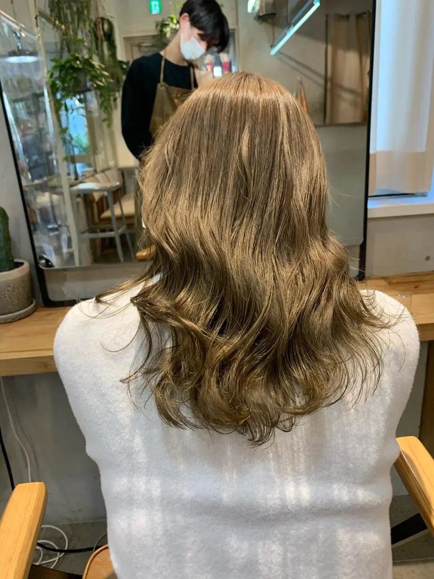 ロング カラー マツエク・マツパ ハイトーンボブ 前田 表参道　グレージュのヘアスタイル