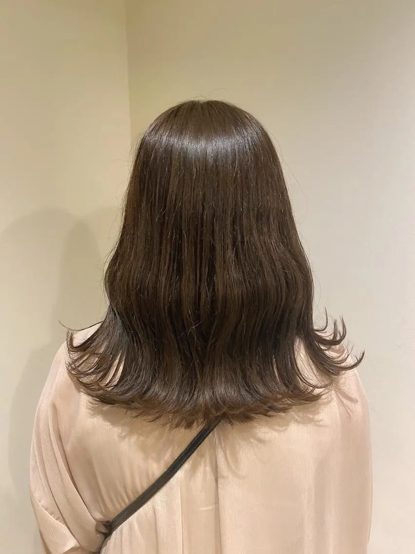 セミロング カラー 髪質改善 イオリのヘアスタイル