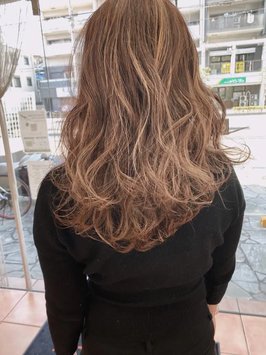 ロング ハイライト ヘアカラー カラー特化 横川　翔希のヘアスタイル