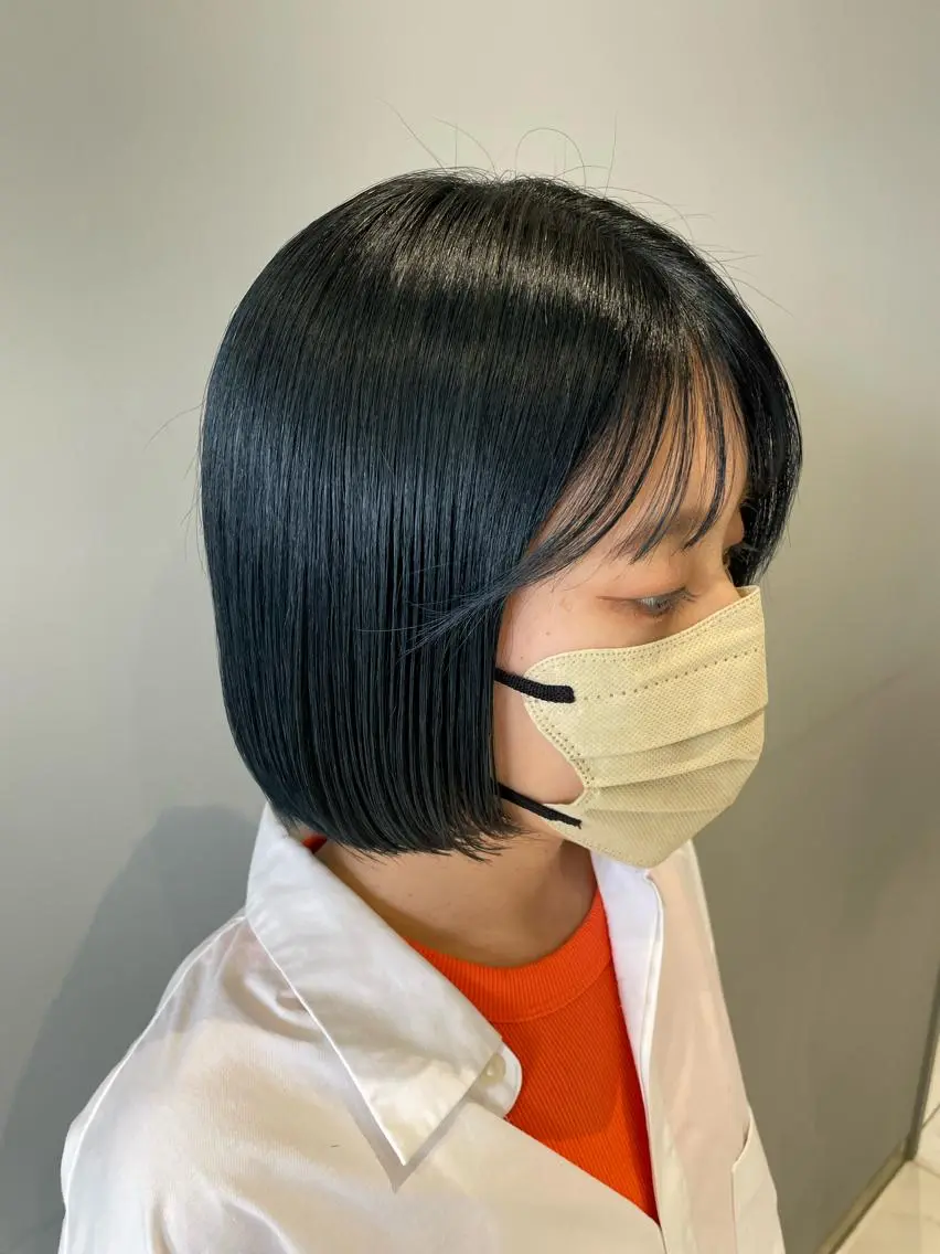 ショート カラー ブルーカラー ボブ 吉原 愛美のヘアスタイル