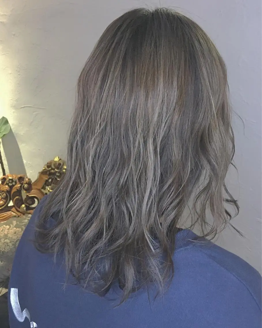 セミロング カラー パーマ ヘアアレンジ アッシュ シルバー シルバーアッシュ エグチ アキラのヘアスタイル