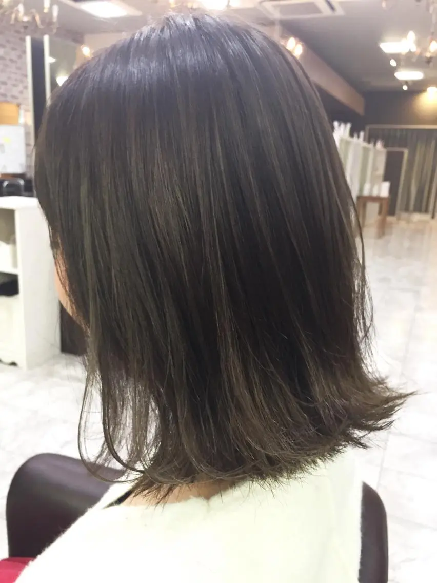 ミディアム ボブ 外ハネヘア くせ毛×ショート 上岡勇祐のヘアスタイル