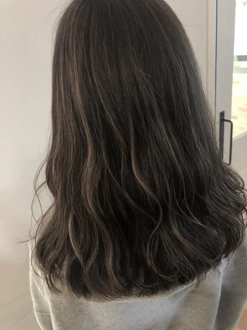 セミロング カラー ハイライトカラー ハイライト 韓国hair ·͜· watanabeのヘアスタイル