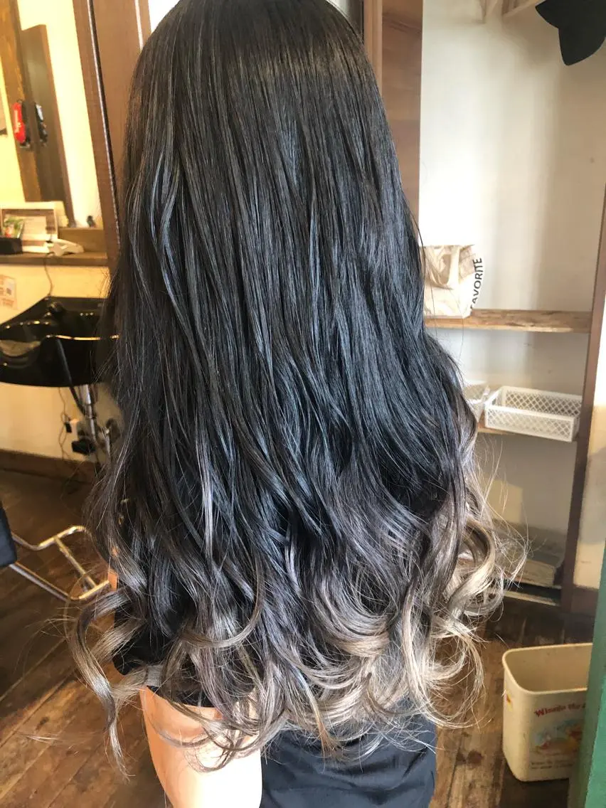 セミロング カラー グラデーションカラー 刀根 亮馬のヘアスタイル