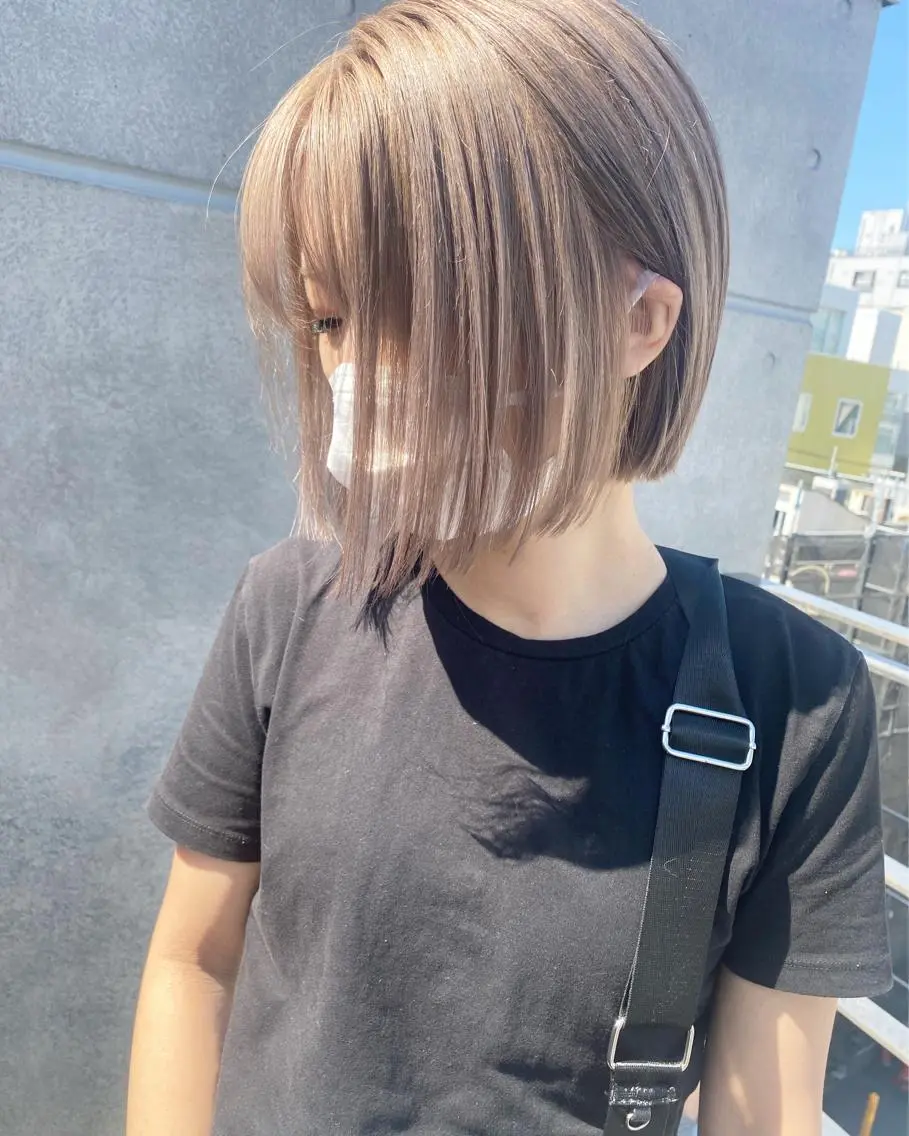ミディアム カラー グレージュ ヘアカラー トリートメント ブリーチカラーレイヤ ーカット🦋annaのヘアスタイル