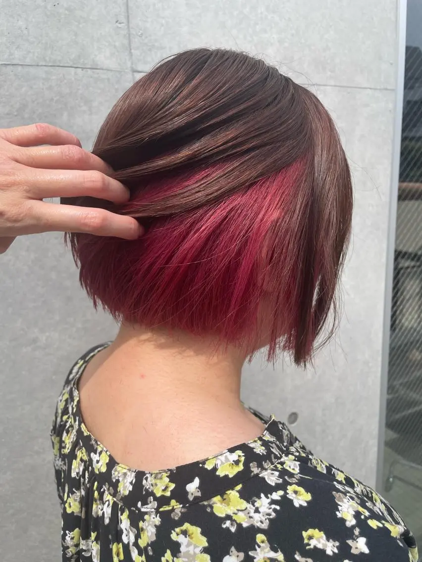 ショート カラー インナーカラー 推し ブリーチ 髪質改善のヘアスタイル