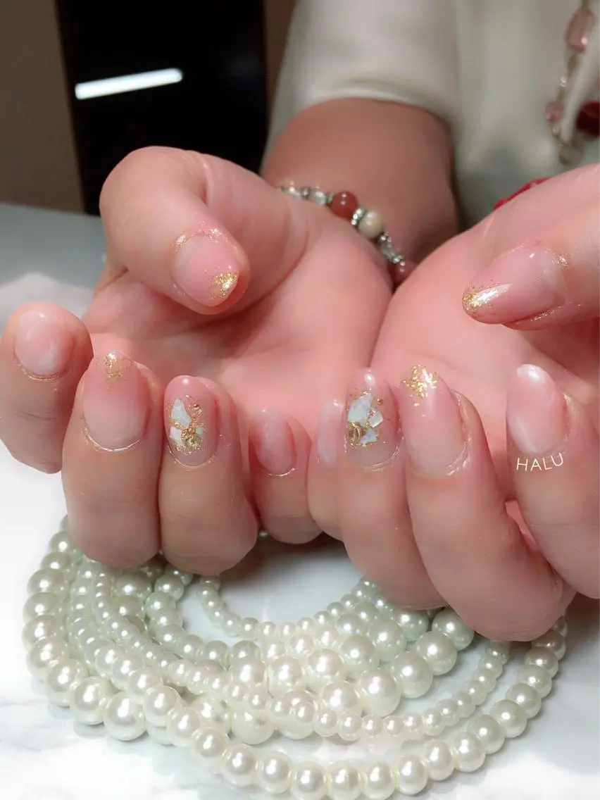 ネイル アートネイル ゴールド グラデーション キラキラネイル ニュアンスネイル HALU ハルのネイルデザイン