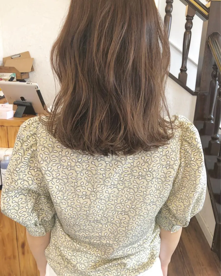 セミロング カラー ベージュカラー ブリーチ ブリーチなしカラー ヘアカラー 江原 彩華のヘアスタイル