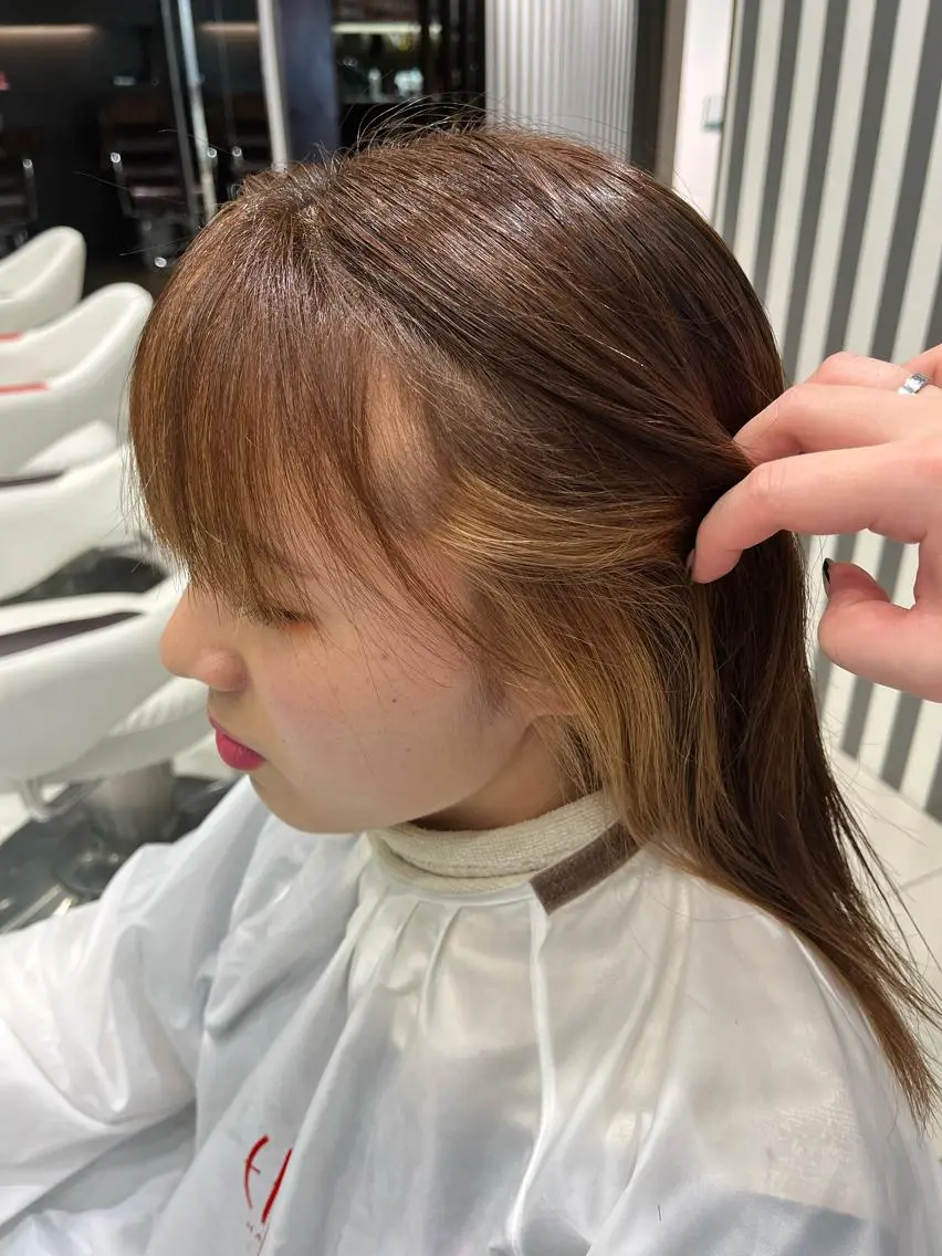 ミディアム カラー ミストバング  フェイスフレーミング 岡野 芽依のヘアスタイル