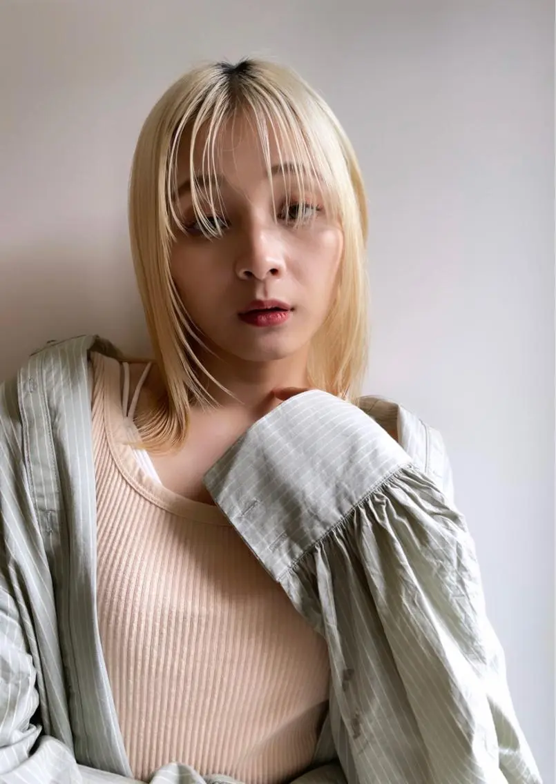 セミロング カラー ネイル マツエク・マツパ アイブロウ 失敗しないハイトーン ✨ミルクティー/ミワのヘアスタイル