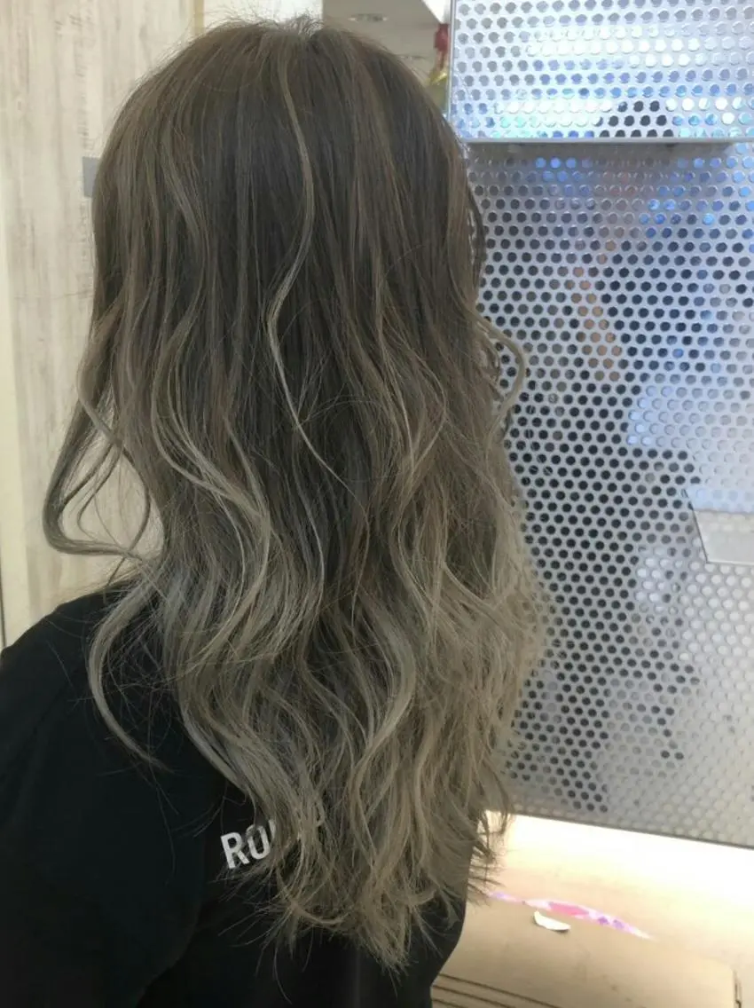 ロング カラー バレイヤージュ レイヤーカット 艶髪クリエイター🪽 秋田 聖也のヘアスタイル