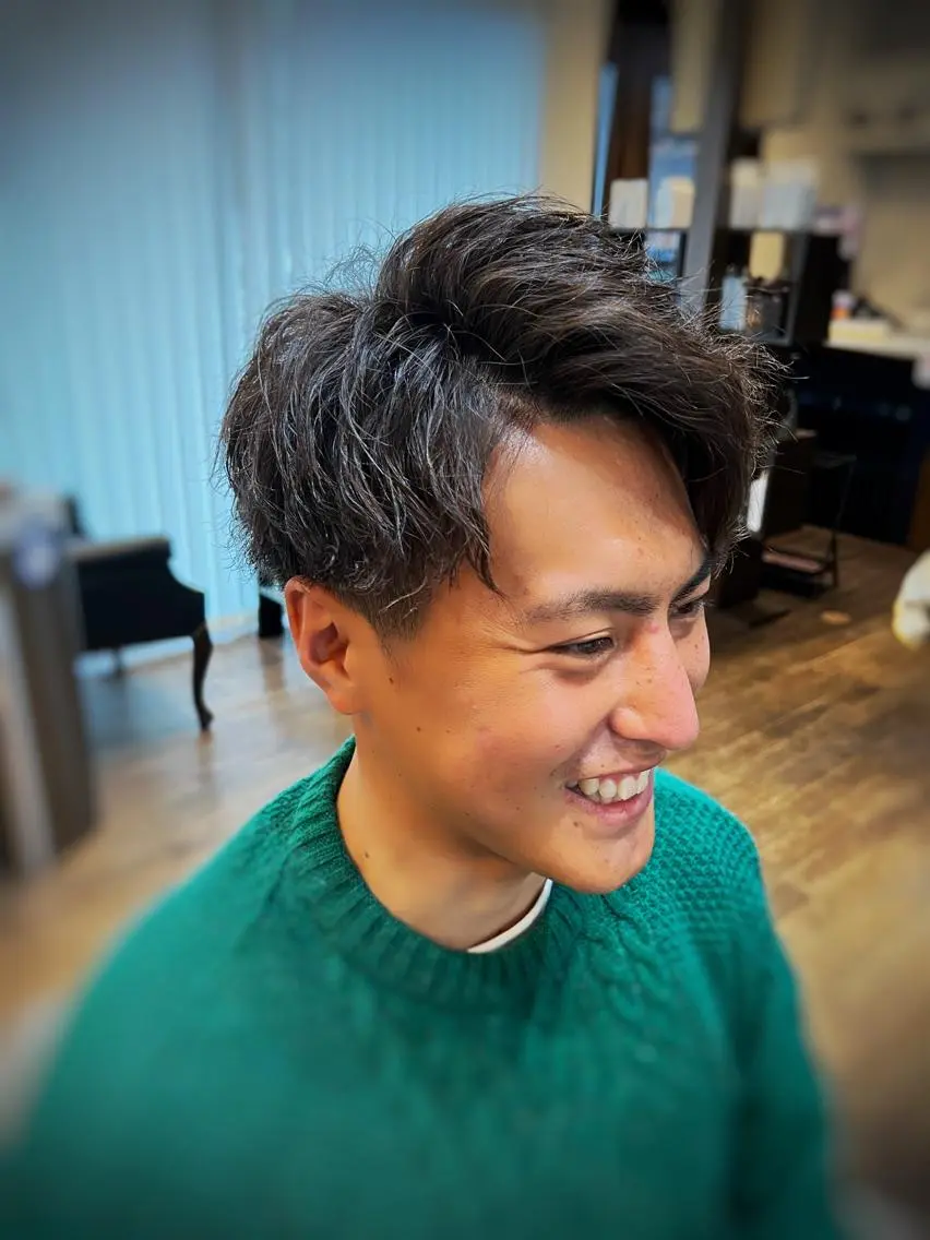 ショート パーマ メンズ メンズパーマ メンズツイストパーマ ツイストパーマ 二本木 秀成のヘアスタイル