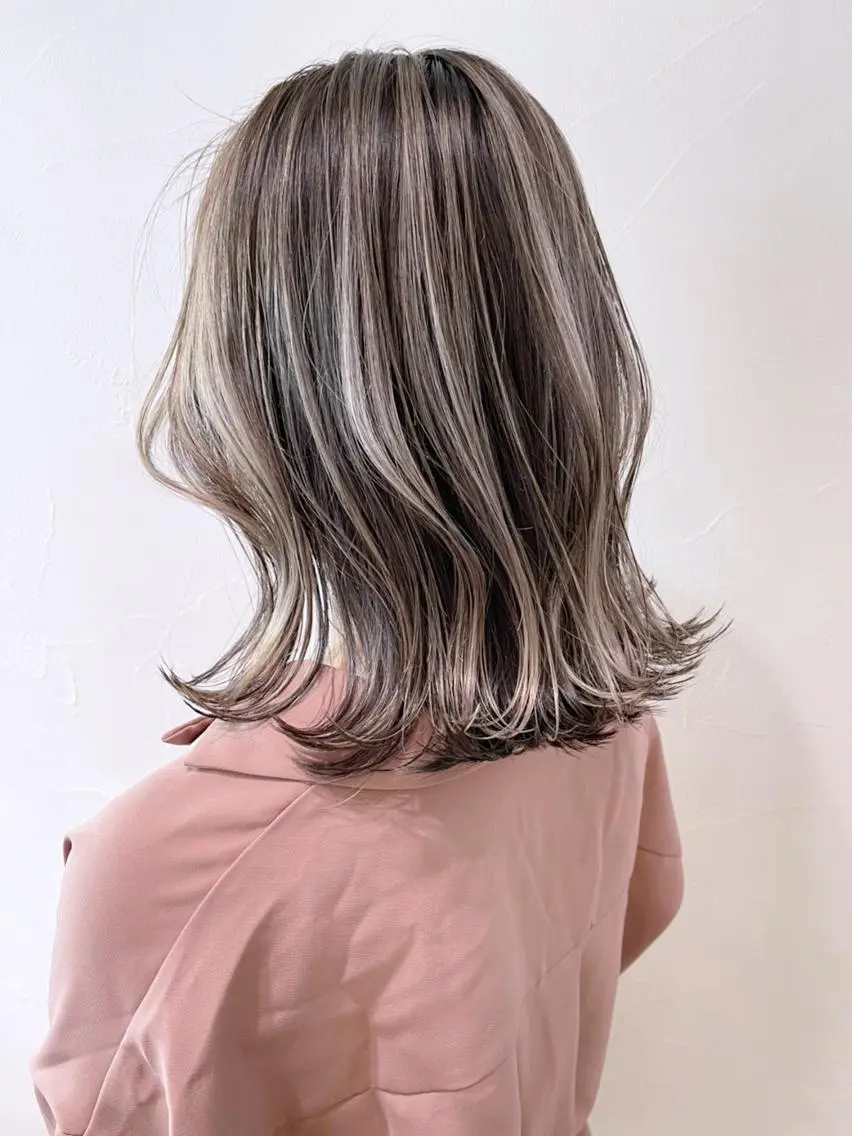 ミディアム カラー パーマ ヘアアレンジ ハイライトカラー ハイライト ITbyALBUM 浦和店のヘアスタイル