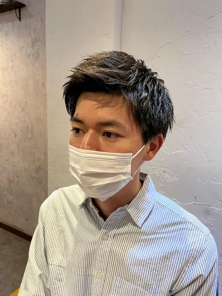 ショート メンズ アップバング 佐藤槙哉 サトウシンヤのヘアスタイル