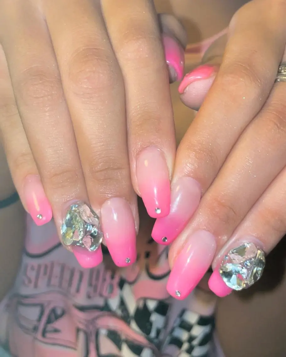 ネイル グラデーション ハート ニュアンスネイル ストーンネイル Ri-e's nailのネイルデザイン