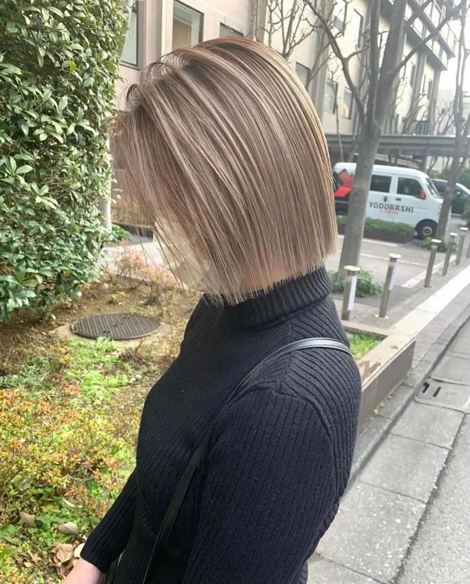 ショート ワンレンボブ ボブ ミルクティーベージュ ブリーチ 店長 清水のヘアスタイル