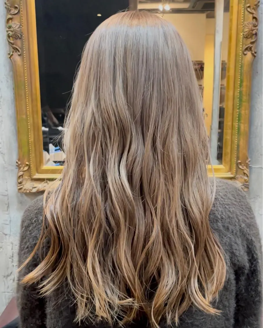 カラー ヨシダ ジュンのヘアスタイル