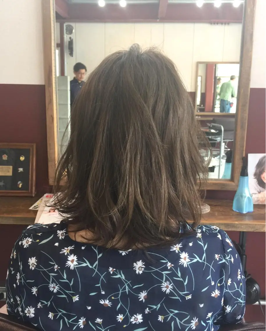 ミディアム カラー 透明感カラー 外ハネヘア 福地 礼奈のヘアスタイル