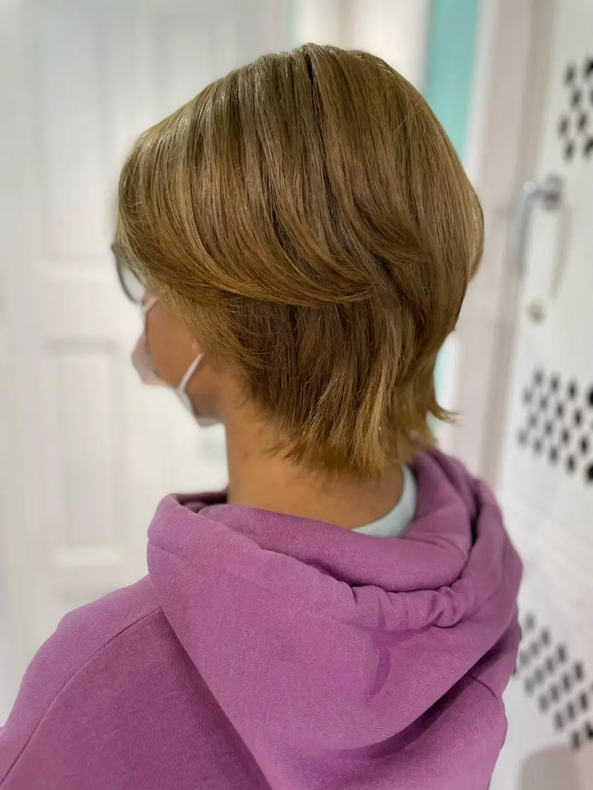 ショート ヘアカラー 原 千景のヘアスタイル