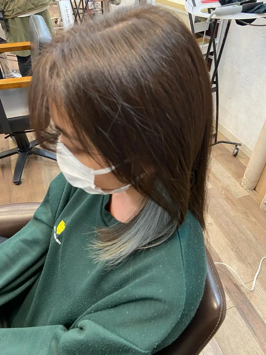 セミロング カラー 渡辺 ゆみのヘアスタイル