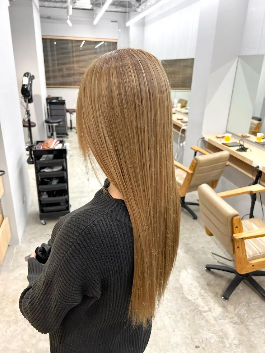 ロング カラー ベージュカラー ブリーチ ミルクティーベージュ 代表　YUKI ☆のヘアスタイル