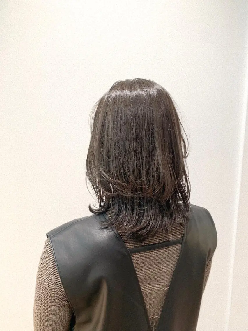 ミディアム カラー グレージュ 透明感カラー ボブ 髪と心を整える美容師のヘアスタイル