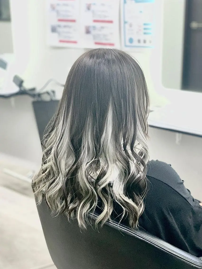 セミロング カラー ブリーチ インナーカラー ヘアカラー トリートメント RAIA💎ケア ブリーチ&パーマ💎のヘアスタイル