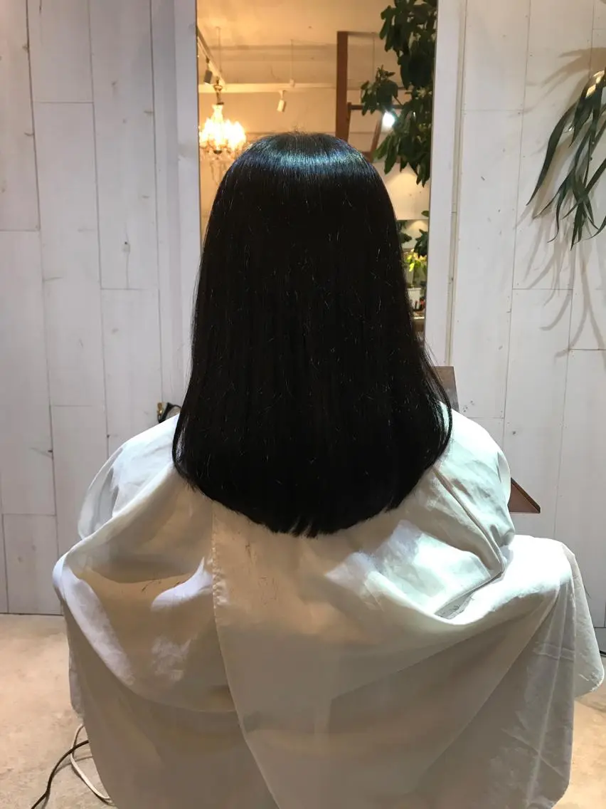 ミディアム 長尾 桃佳のヘアスタイル