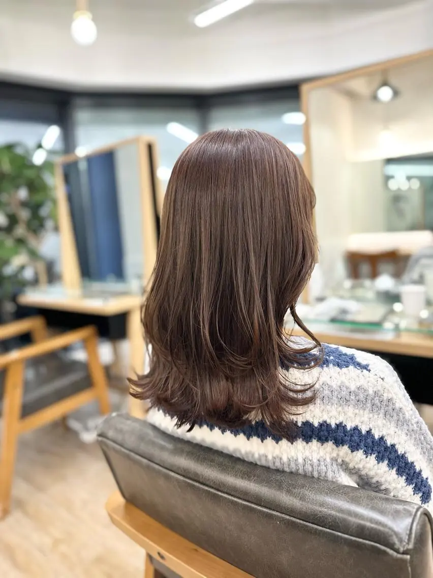 ミディアム カラー パーマ ヘアアレンジ メンズ キッズ ネイル マツエク・マツパ アイブロウ 似合せレイヤー／ 柔らか透明感カラーのヘアスタイル