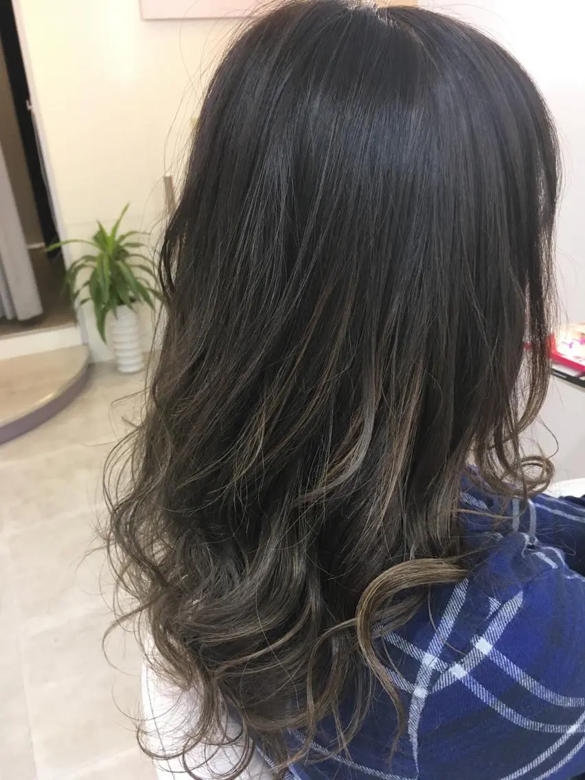 セミロング カラー グラデーションカラー ハイライトカラー ハイライト 髪質改善 中川 翔のヘアスタイル