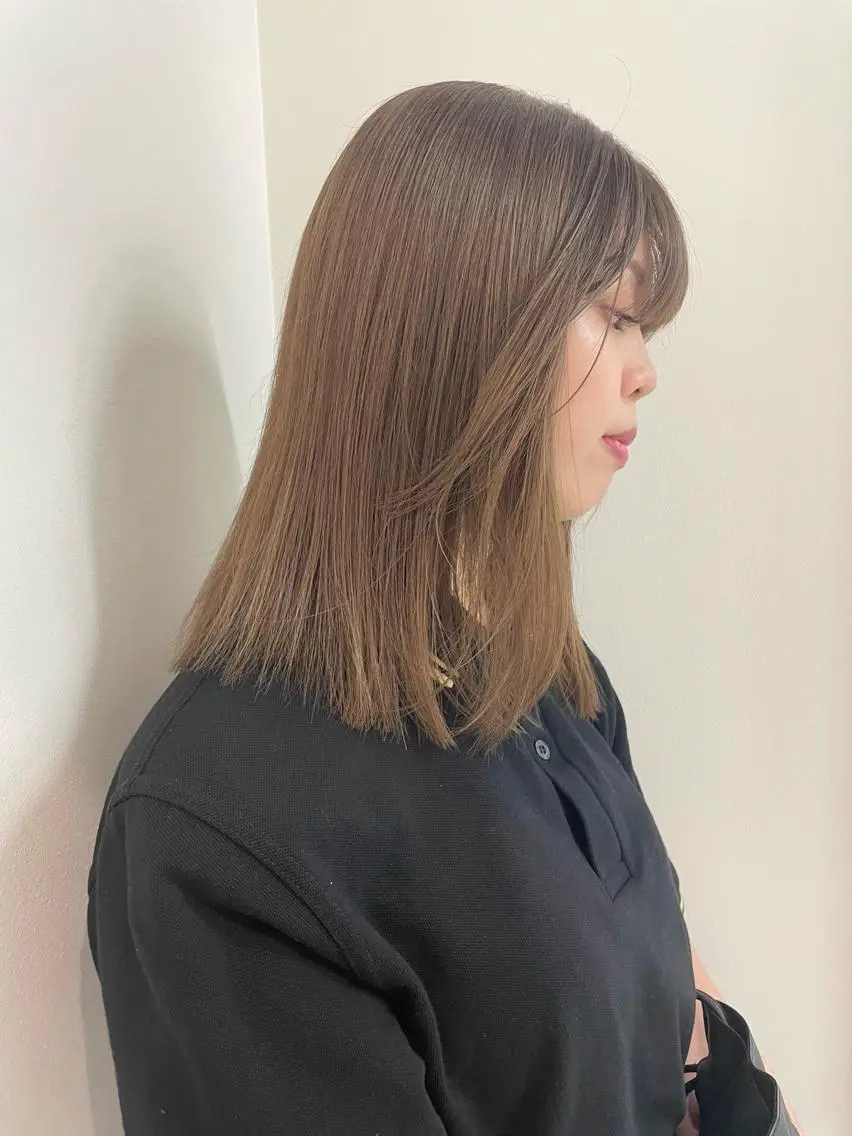 セミロング カラー カット ヘアカラー 🫧ハイトーン✨格安 より質💐マンツーマのヘアスタイル