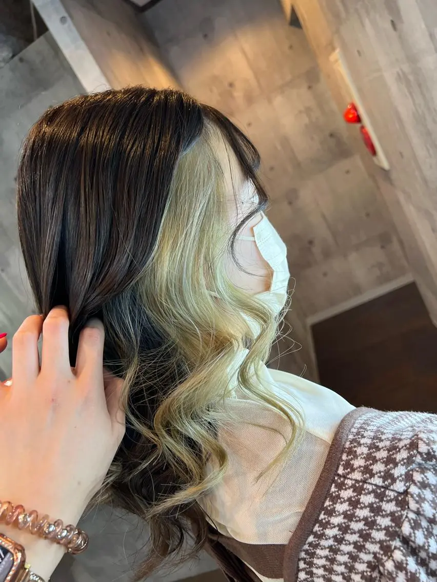 ミディアム カラー ヘアアレンジ シールエクステ ミディアムパーマ バレイヤージュ ダブルカラー グラデーションカラー ミルクティーハイトー ン💖Mikaのヘアスタイル